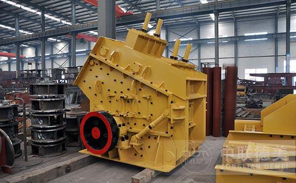 立式板錘制砂機(jī)